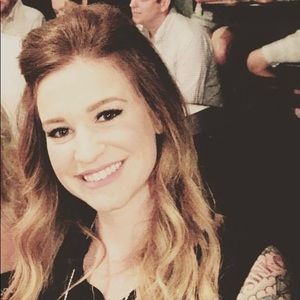 Meet your Posher, Caitlin